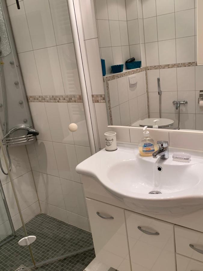 Sudstadt-Fewo Mit Grossem Balkon Nahe City Und Meer - Uber Den Dachern Von Whv Wilhelmshaven Buitenkant foto